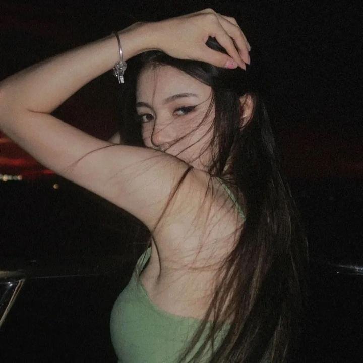 毛衣女郎